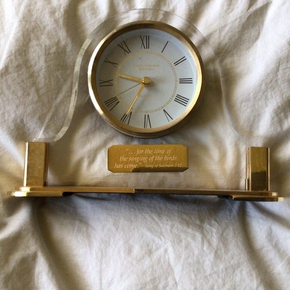 Crystal Cathedral Souvenir Quartz Clock Gold/Clear Acrylic Scripture Nice Gift - Picture 4 of 15